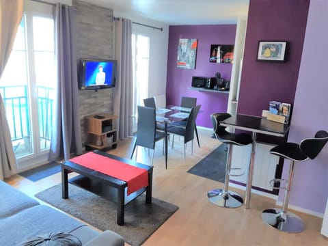 Communal lounge/ TV room, Balcony/Terrace, Living room, Seating area