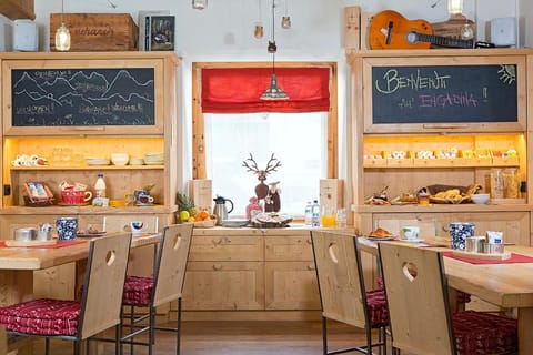 Lounge or bar, Buffet breakfast, Italian breakfast, English/Irish breakfast