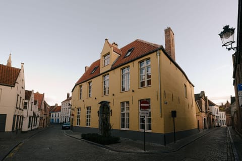 Property building, Day, Street view, Location
