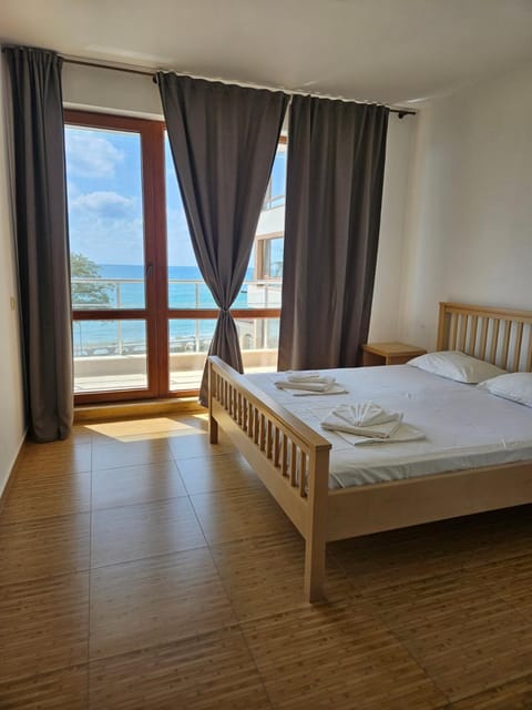Bed, View (from property/room), Balcony/Terrace, Photo of the whole room, Sea view