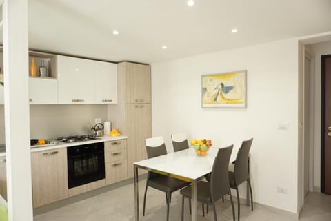 Kitchen or kitchenette, Photo of the whole room, Dining area