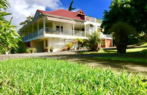 Property building, Patio, Balcony/Terrace