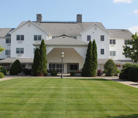 Farmstead Inn and Conference Center Hotel in Shipshewana