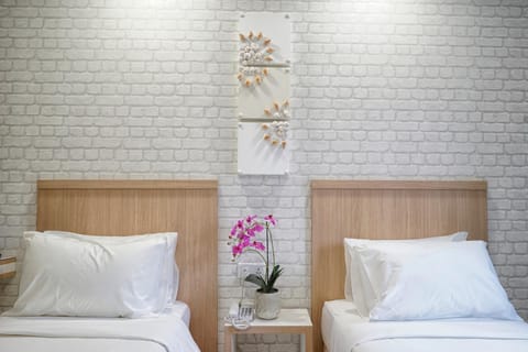 Facade/entrance, Property logo or sign, Bedroom, Text overlay