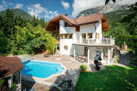 Property building, Garden, Garden, Balcony/Terrace, Garden view, Pool view, Swimming pool, Swimming pool, sunbed
