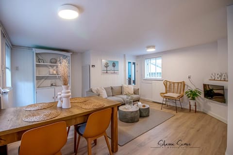 Living room, Diving