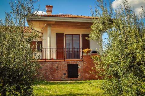 Property building, Facade/entrance, Balcony/Terrace
