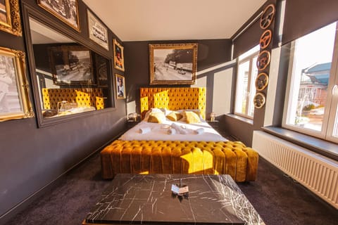 Bed, Photo of the whole room, Bedroom, internet