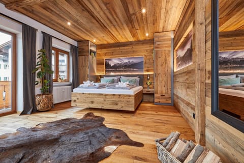 Balcony/Terrace, Landmark view, Landmark view, Mountain view, Mountain view