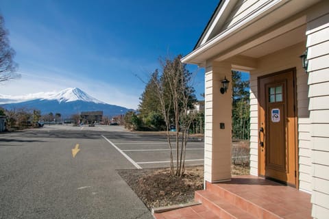 Facade/entrance, Mountain view
