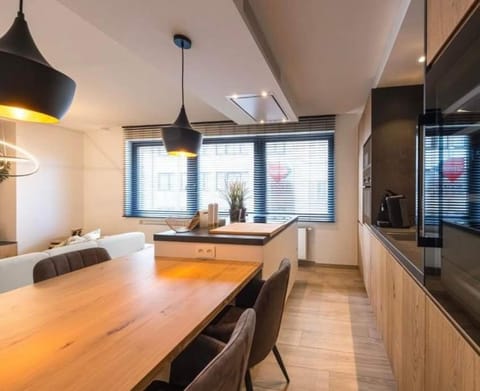 Kitchen or kitchenette, Dining area, stove