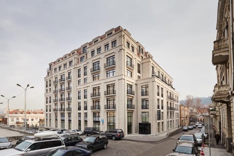 Property building, Facade/entrance, Location