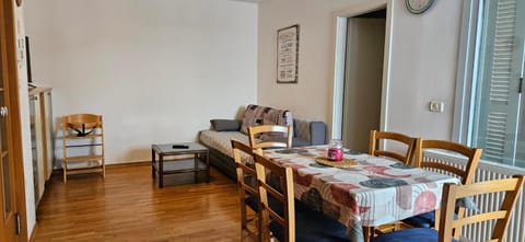 Living room, Seating area, Area and facilities, Time of day