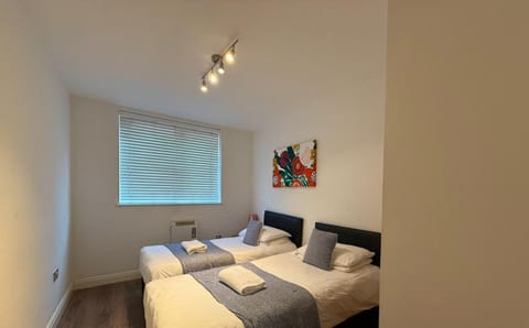 24-7 Secured City Centre Apartments with Free Underground Parking and WiFi Apartment in Birmingham