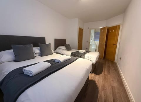 24-7 Secured City Centre Apartments with Free Underground Parking and WiFi Apartment in Birmingham