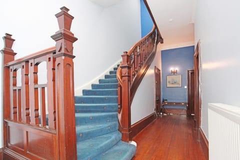 Decorative detail, Area and facilities