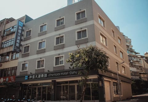 Property building, Day