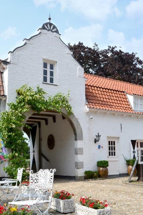 Kasteel Aldenghoor Bed and Breakfast in Limburg (province)