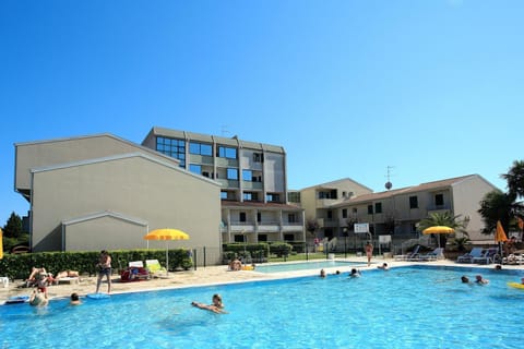 Property building, Facade/entrance, Swimming pool