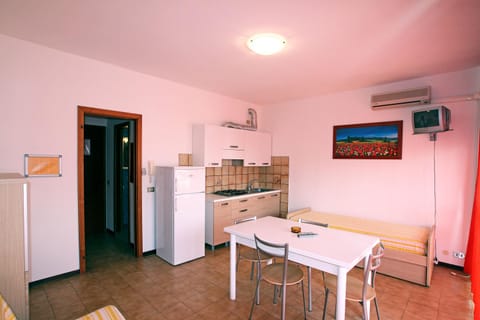 Kitchen or kitchenette, Living room