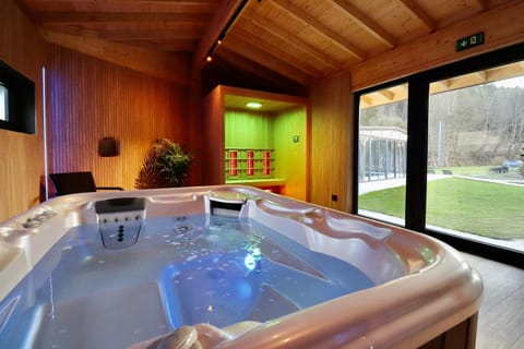 Hot Tub, Spa and wellness centre/facilities