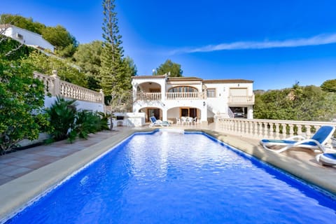 Property building, Swimming pool, sunbed