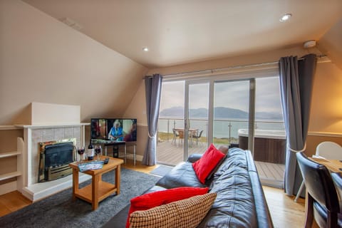 Natural landscape, TV and multimedia, Living room, Seating area, Mountain view, Sea view