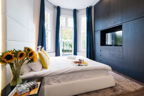 TV and multimedia, Bedroom, Garden view