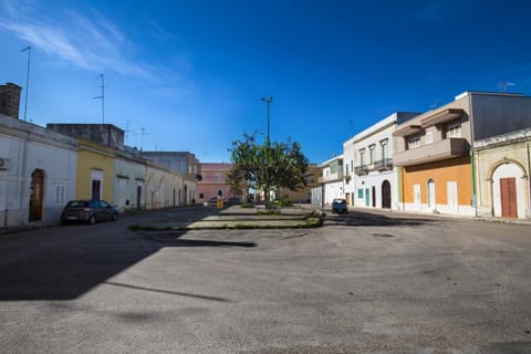 Property building, Neighbourhood, Parking