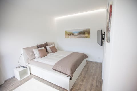 Bed, Photo of the whole room, Decorative detail