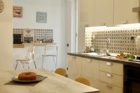 Kitchen or kitchenette, Dining area, stove