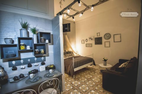 Photo of the whole room, Decorative detail