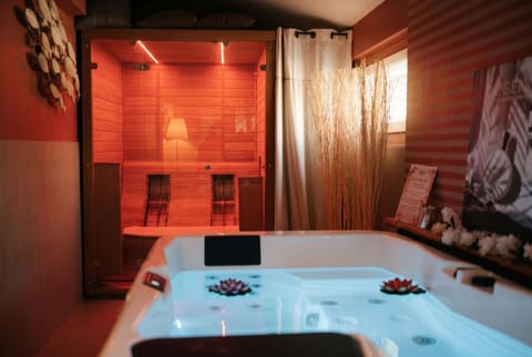 Hot Tub, Sauna, Spa and wellness centre/facilities
