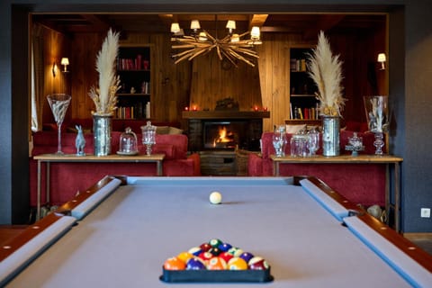 Billiard, Lounge or bar
