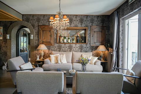 Living room, Lounge or bar, Seating area