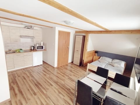TV and multimedia, Kitchen or kitchenette, Photo of the whole room