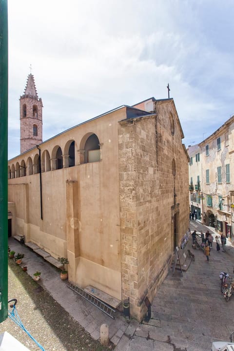 Balcony/Terrace, Bedroom, City view, Landmark view
