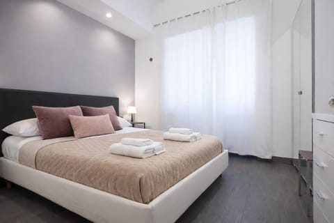 Bed, Photo of the whole room, Bedroom, towels, wardrobe