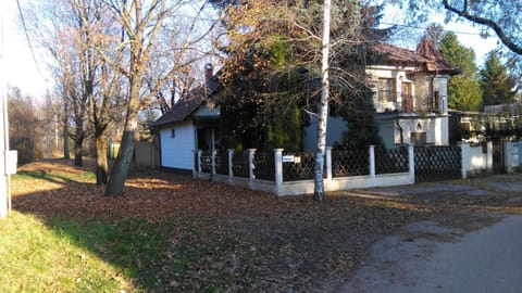Property building, Off site, Neighbourhood, Natural landscape, Autumn