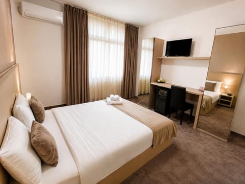 Bed, TV and multimedia, air conditioner