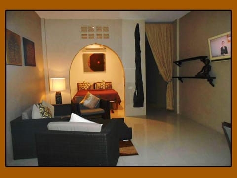 Photo of the whole room, Decorative detail