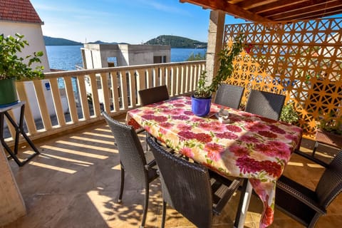 Day, View (from property/room), Balcony/Terrace, Dining area, Sea view