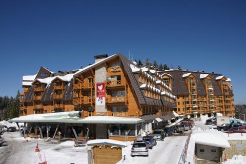 Property building, Ski School, Skiing
