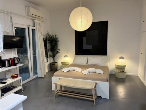Bed, TV and multimedia, Photo of the whole room