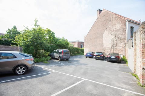 On site, Area and facilities