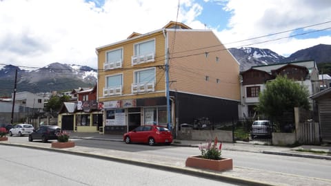 Property building, Nearby landmark, Neighbourhood, City view, Street view