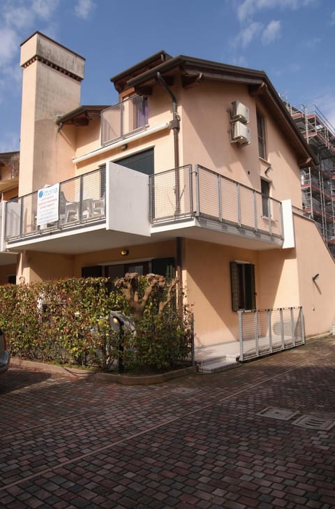 Property building, Facade/entrance