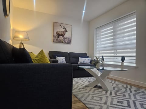 LANGLEY APARTMENT free parking outside between 6 pm and 8 am Secure parking 2 min walk Ideal for TRADES AND TOURISTS WANTING GREAT LOCATION Apartment in Inverness