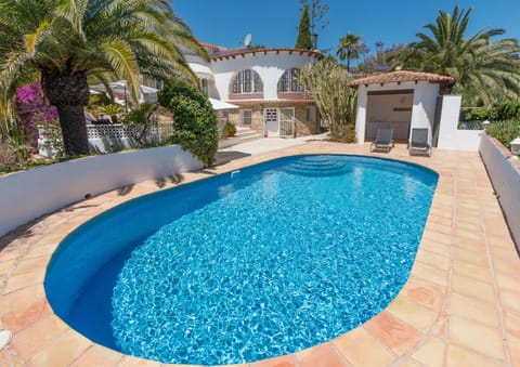Solarium, Area and facilities, Swimming pool