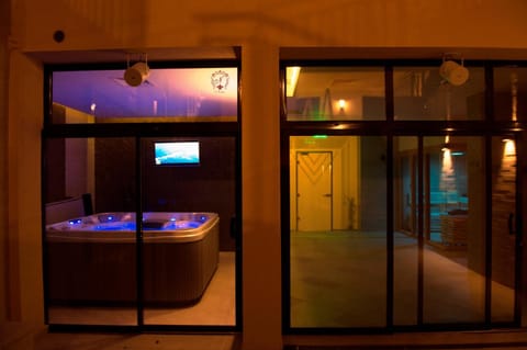 Hot Tub, Sauna, Spa and wellness centre/facilities